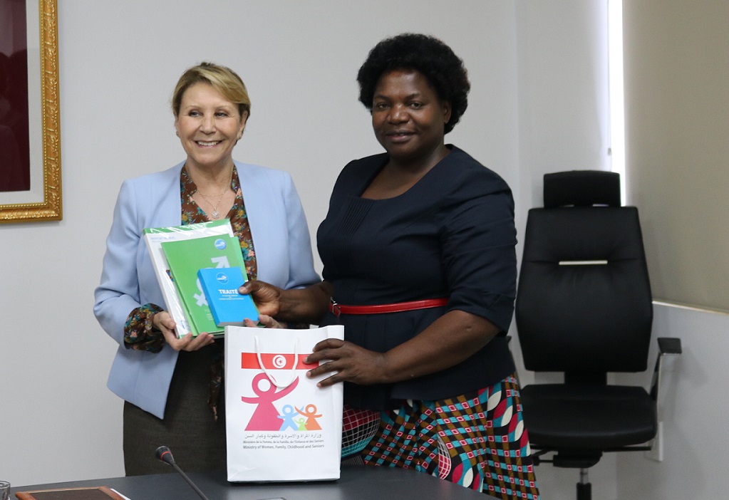 Hon. Neziha Labidi, Minister for Women, Family, Childhood and Seniors exchanges publications with Mrs. Beatrice Hamusonde, Director, Gender and Social Affairs at COMESA